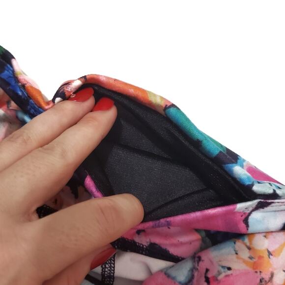 Capezio | Floral Pattern Mesh Panel Crop Leggings - Picture 4 of 6